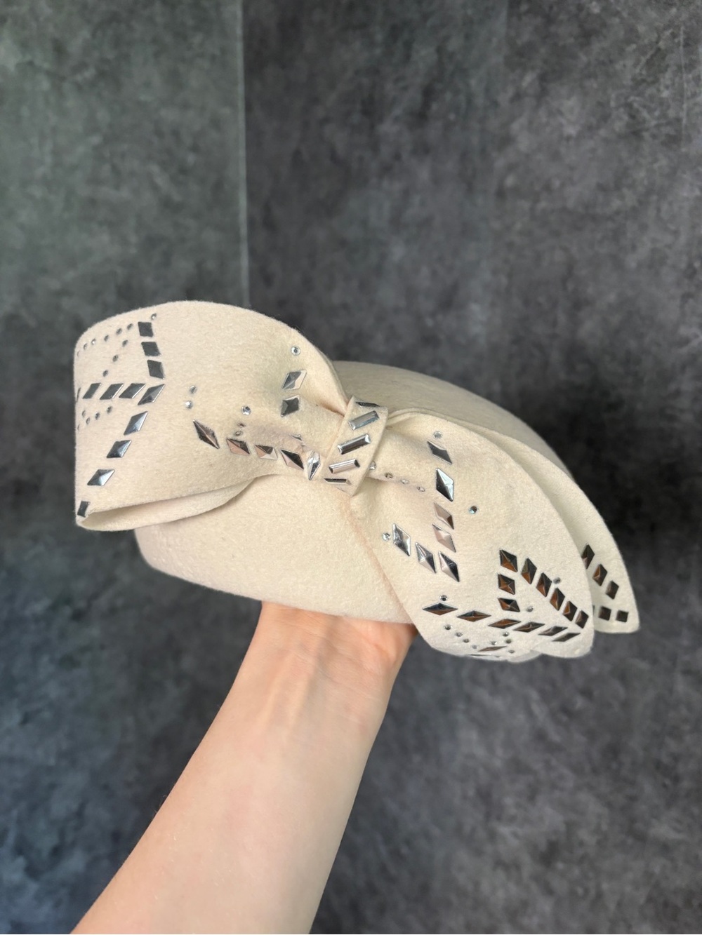 Oscar de la Renta Bridal Birdcage Hat – Ivory/Cream - Picture 5 of 6